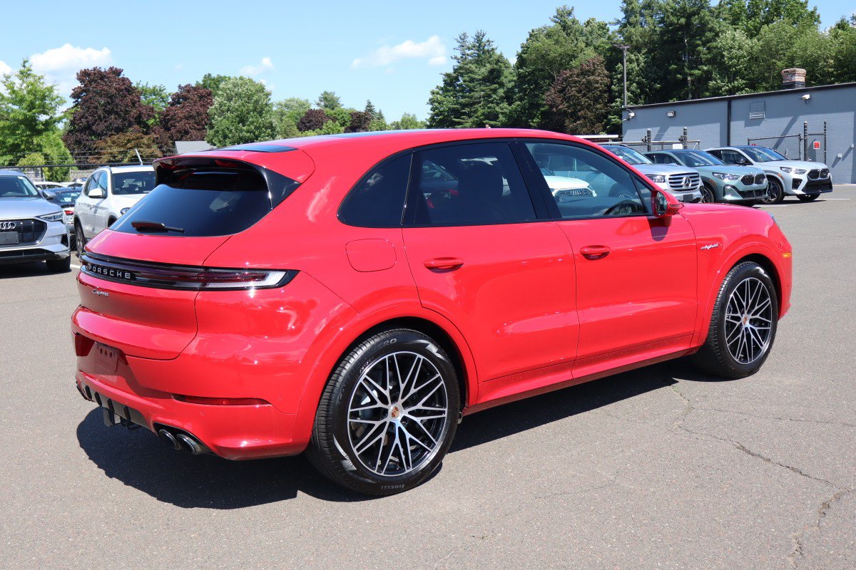 Used 2025 Porsche Cayenne E-Hybrid AWD/4WD image 5