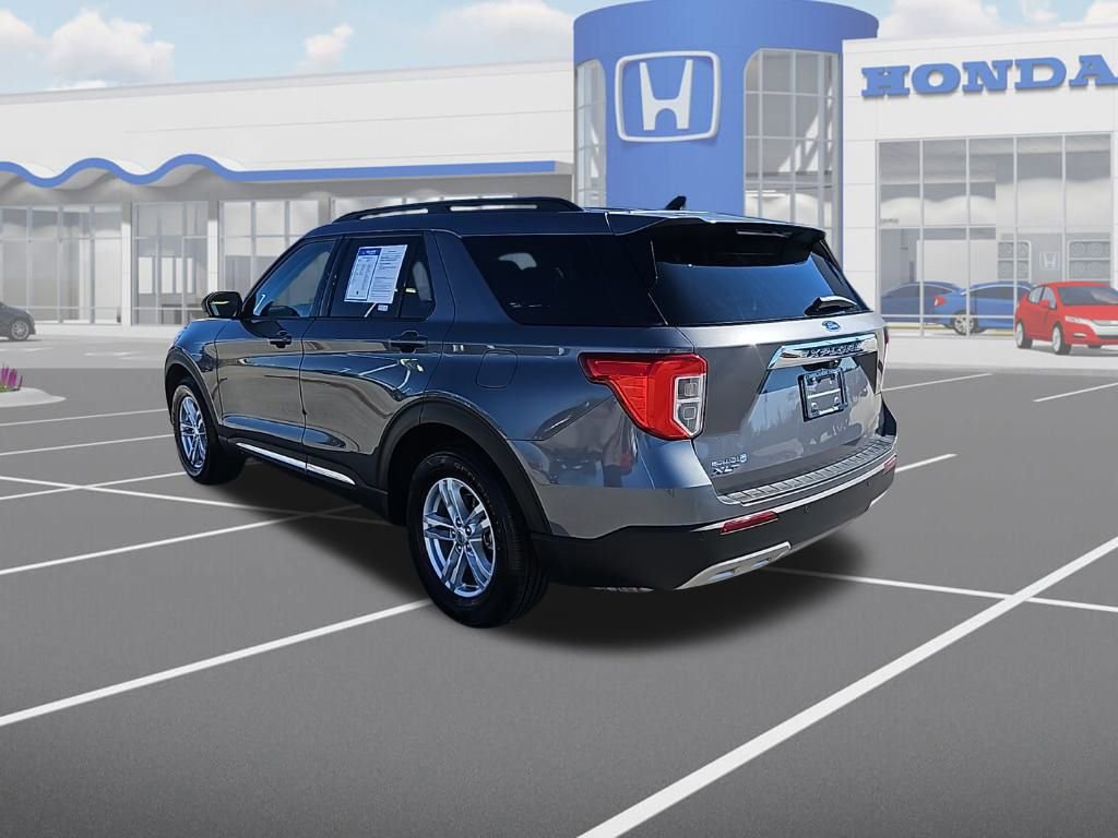 Used 2023 Ford Explorer XLT w/ Equipment Group 202A image 6