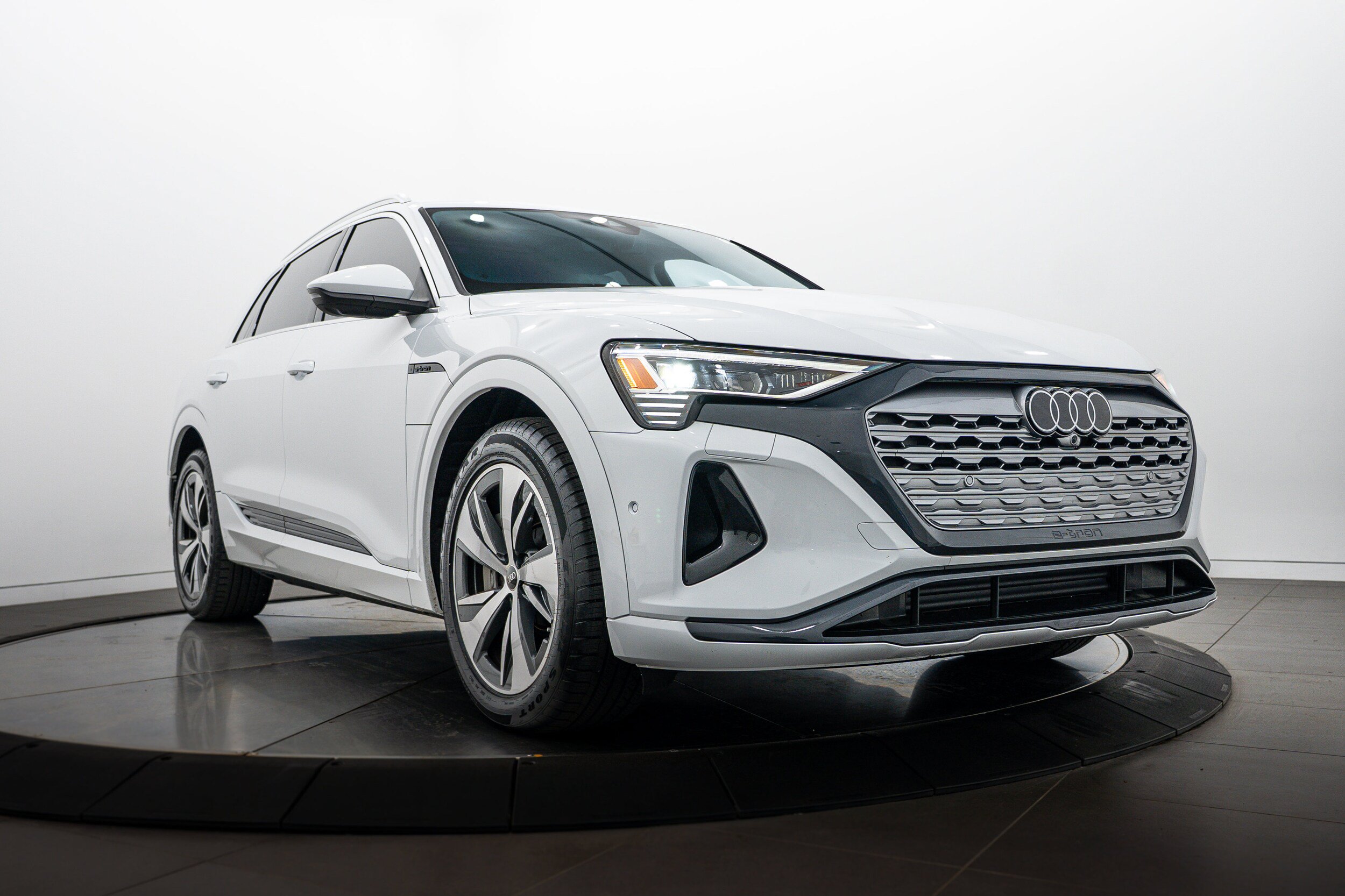 Certified 2024 Audi Q8 e-tron Premium Plus w/ Premium Plus Package AWD/4WD video 1