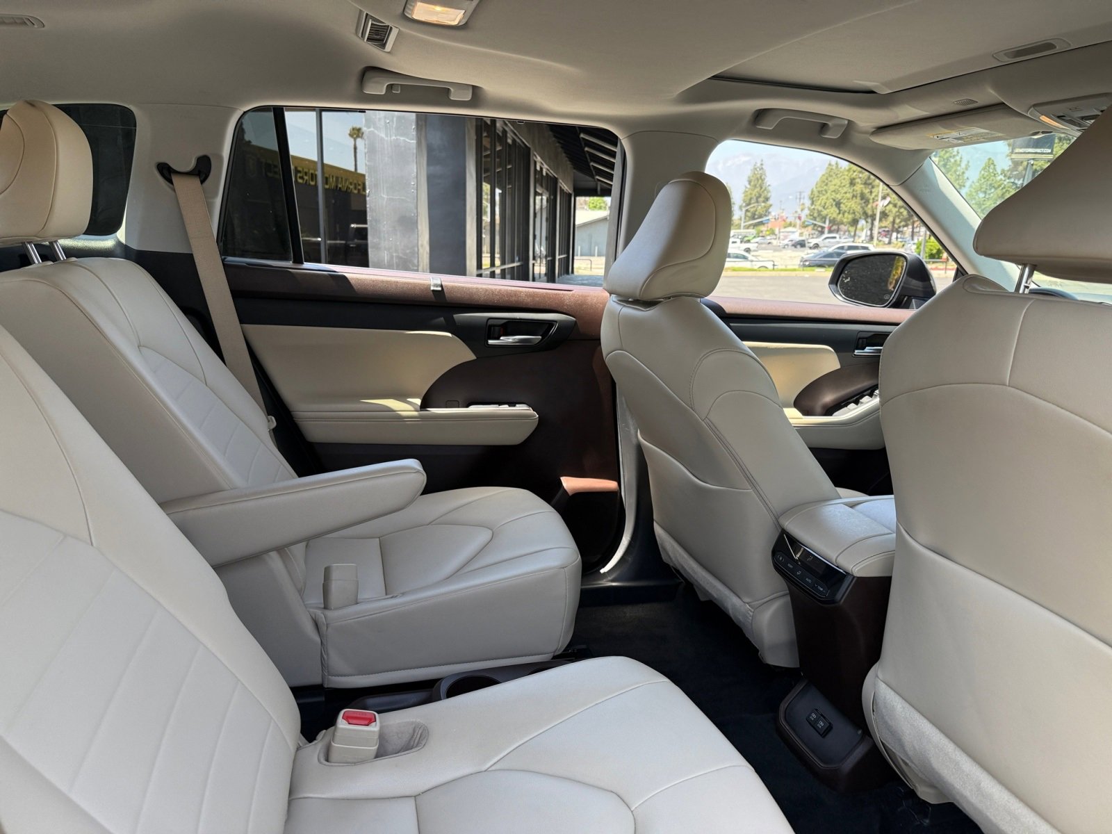 Used 2021 Toyota Highlander XLE image 20