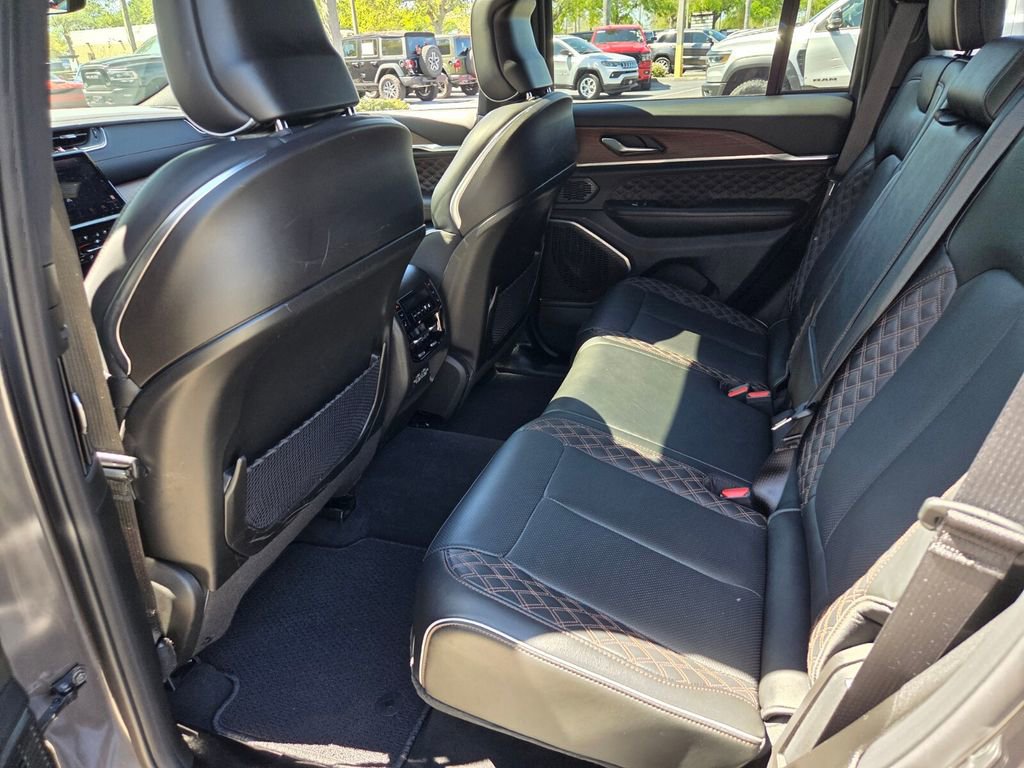 Used 2025 Jeep Grand Cherokee Summit AWD/4WD image 26