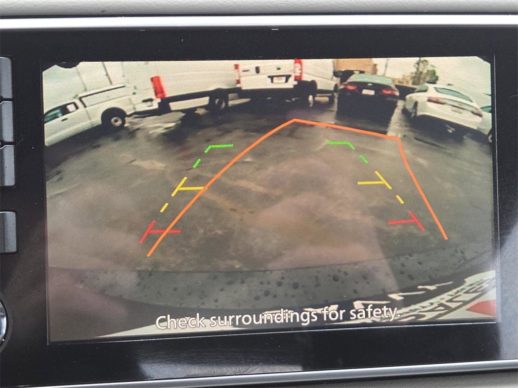 Used 2021 Nissan Versa SV image 4