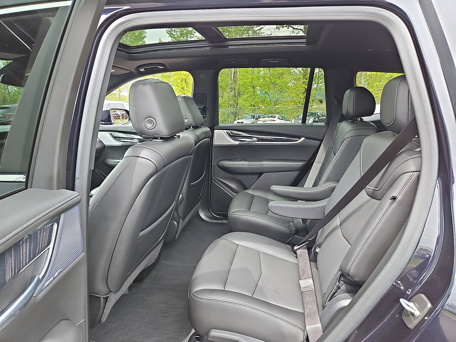 Used 2022 Cadillac XT6 Premium Luxury w/ LPO, Floor Liner Package AWD/4WD image 10