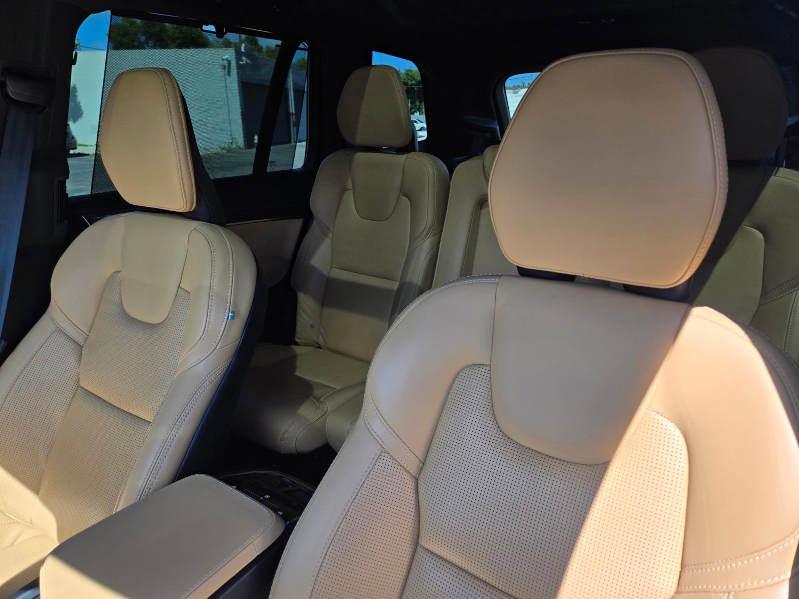 Certified 2023 Volvo XC90 T8 Ultimate AWD/4WD image 12