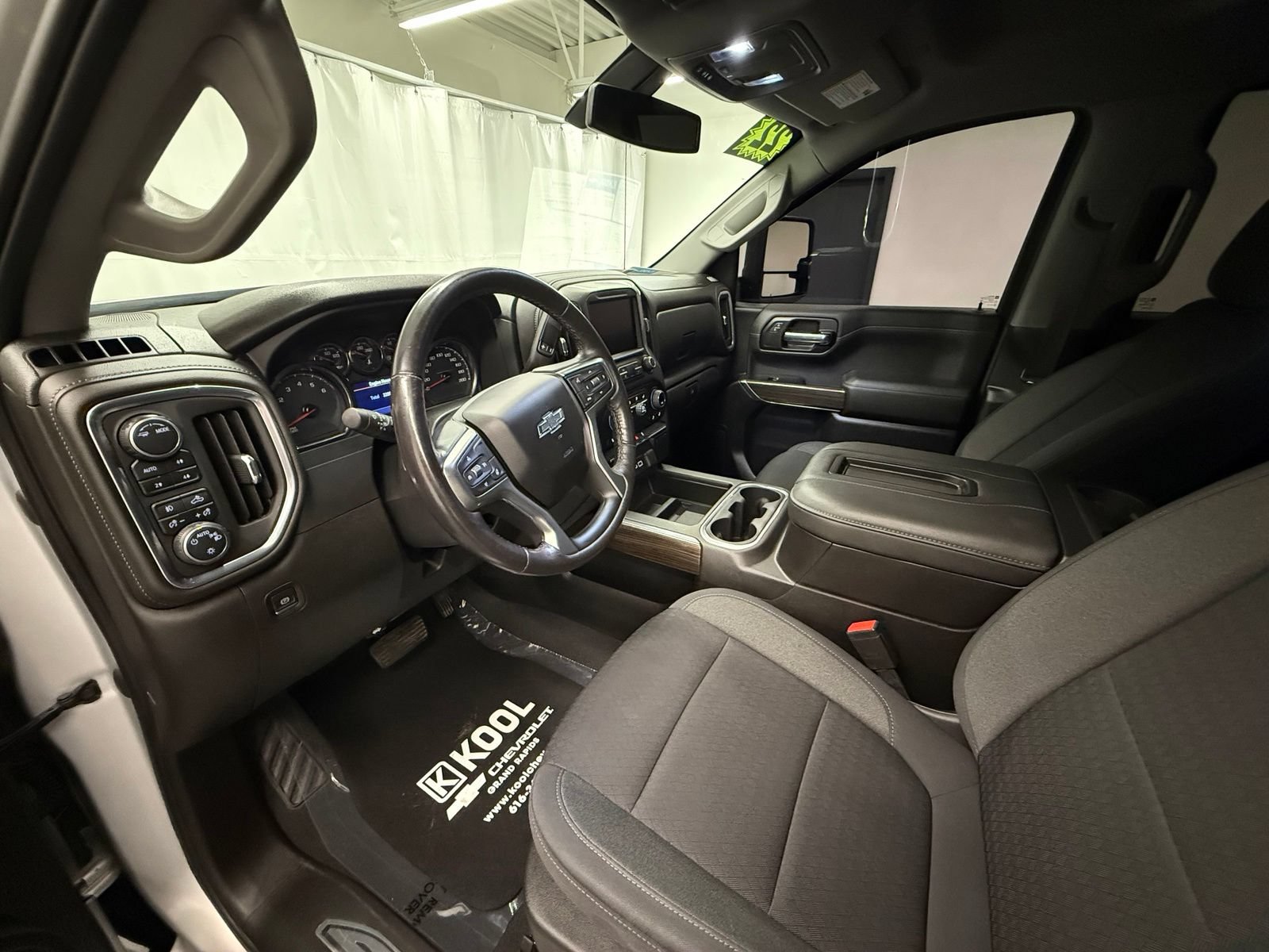 Used 2022 Chevrolet Silverado 1500 LT Trail Boss w/ Bed Protection Package AWD/4WD image 11