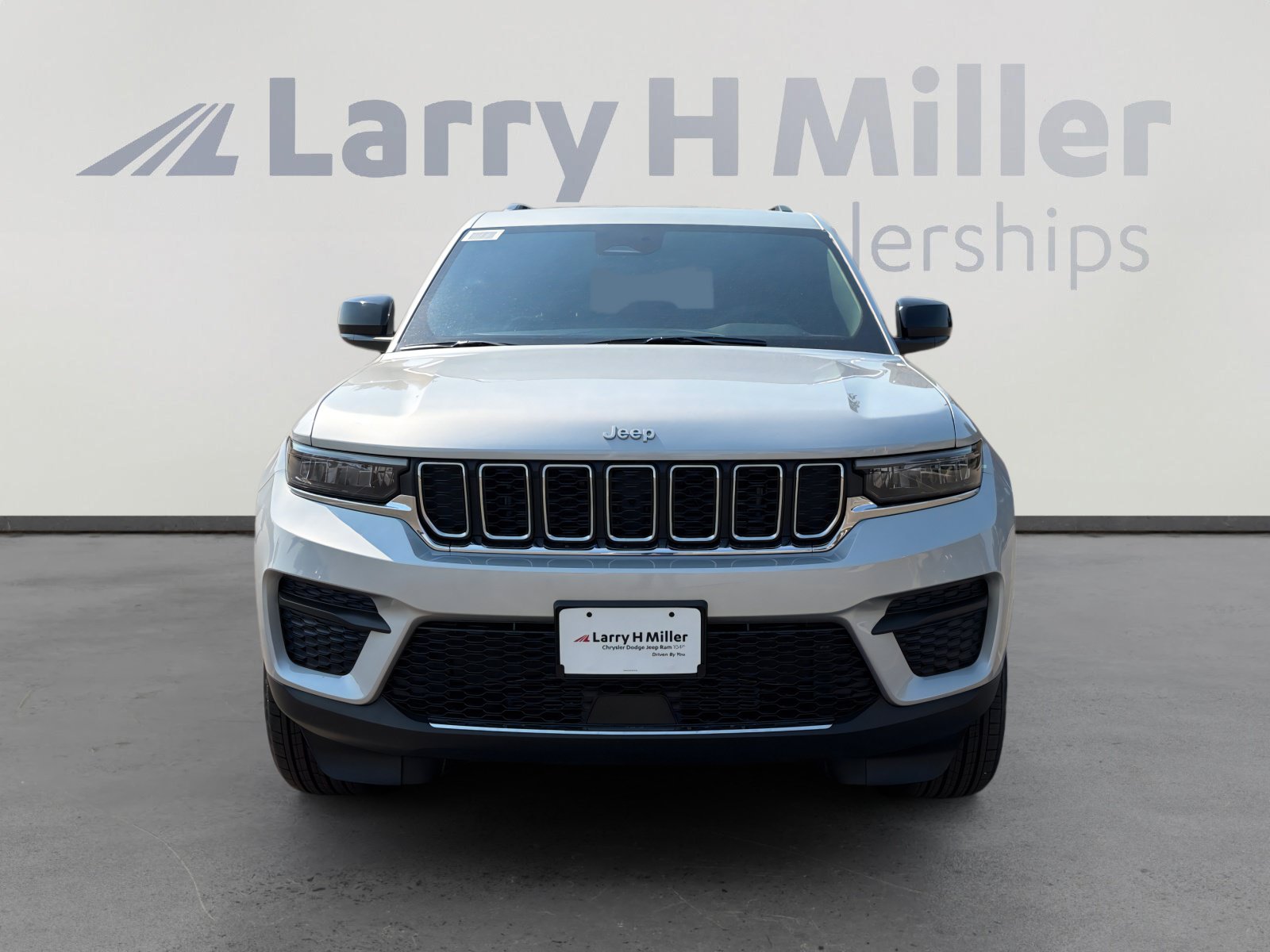 New 2026 Jeep Grand Cherokee Laredo AWD/4WD image 9