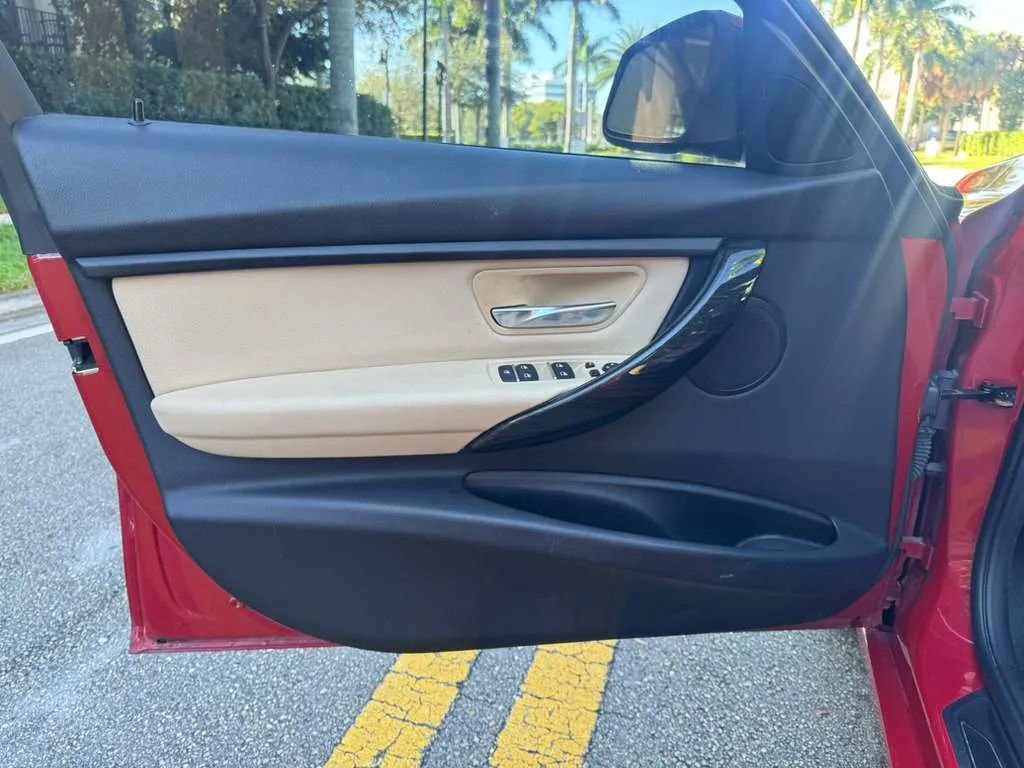 Used 2018 BMW 320i xDrive Sedan image 14