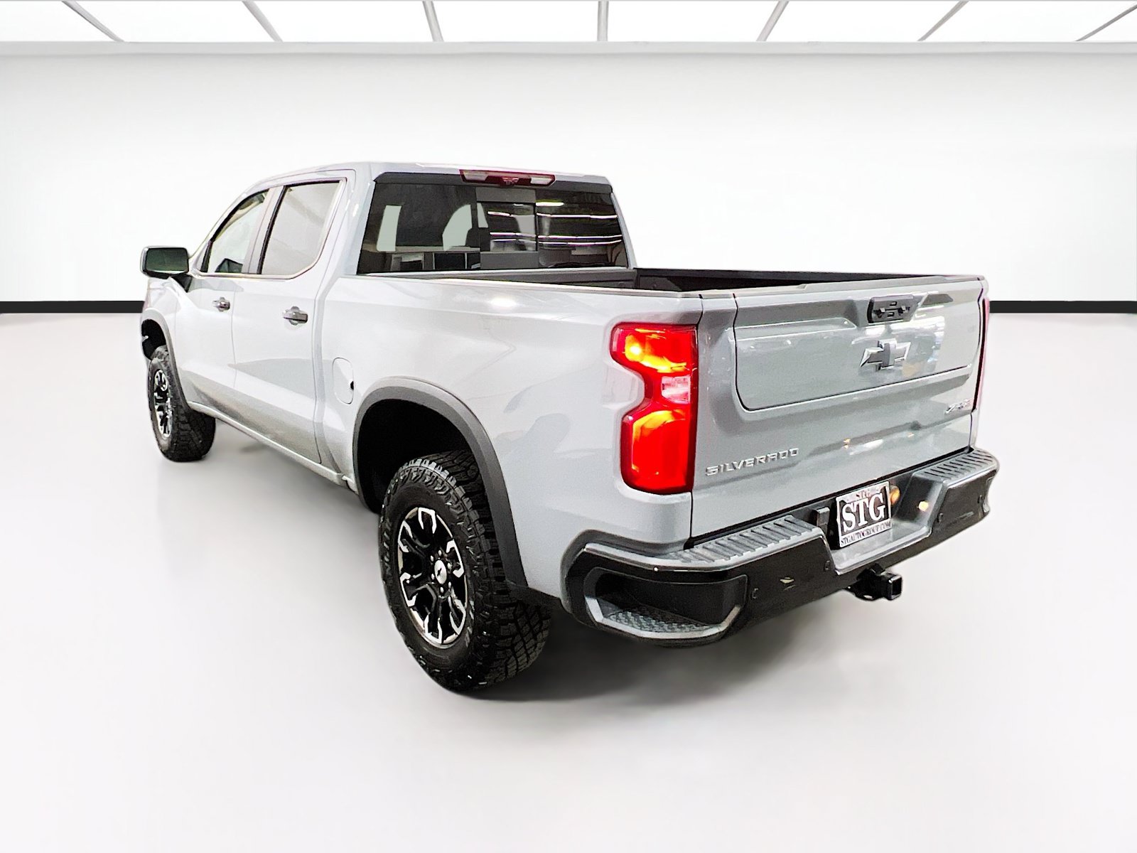 Used 2025 Chevrolet Silverado 1500 ZR2 w/ Technology Package AWD/4WD image 5