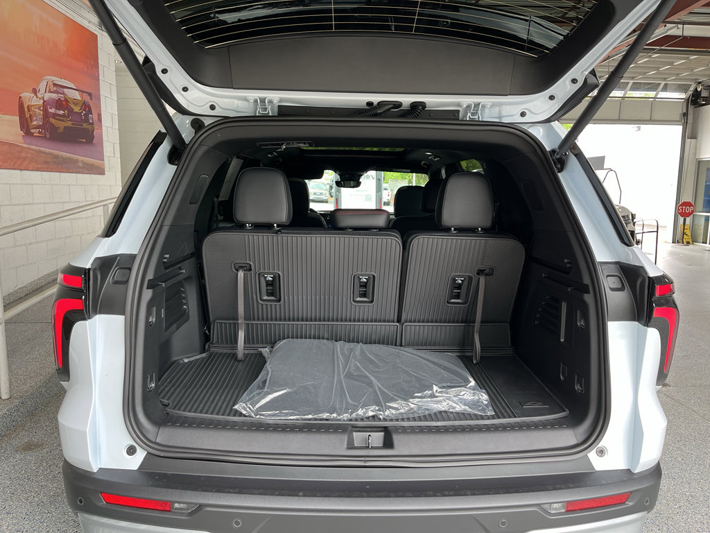 New 2026 Chevrolet Traverse Z71 w/ Enhanced Driving Package AWD/4WD image 8