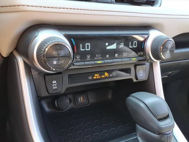 Used 2025 Toyota RAV4 XLE FWD image 25