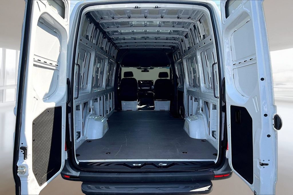 Used 2023 Mercedes-Benz Sprinter 2500 image 7