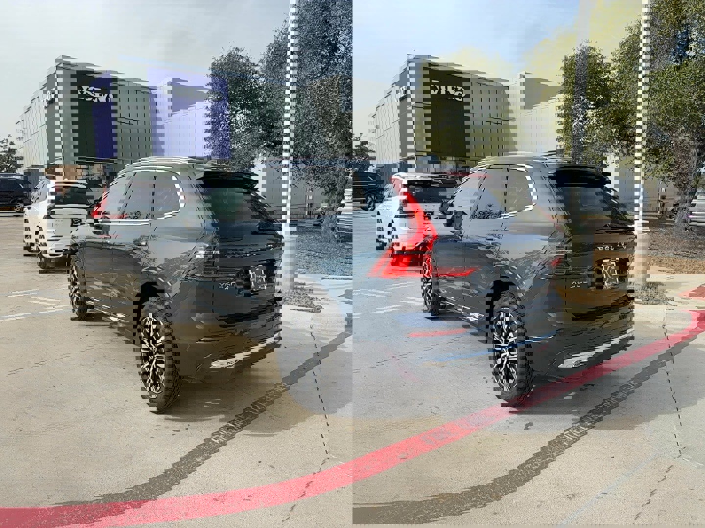 Certified 2023 Volvo XC60 B5 Plus w/ Climate Package image 5