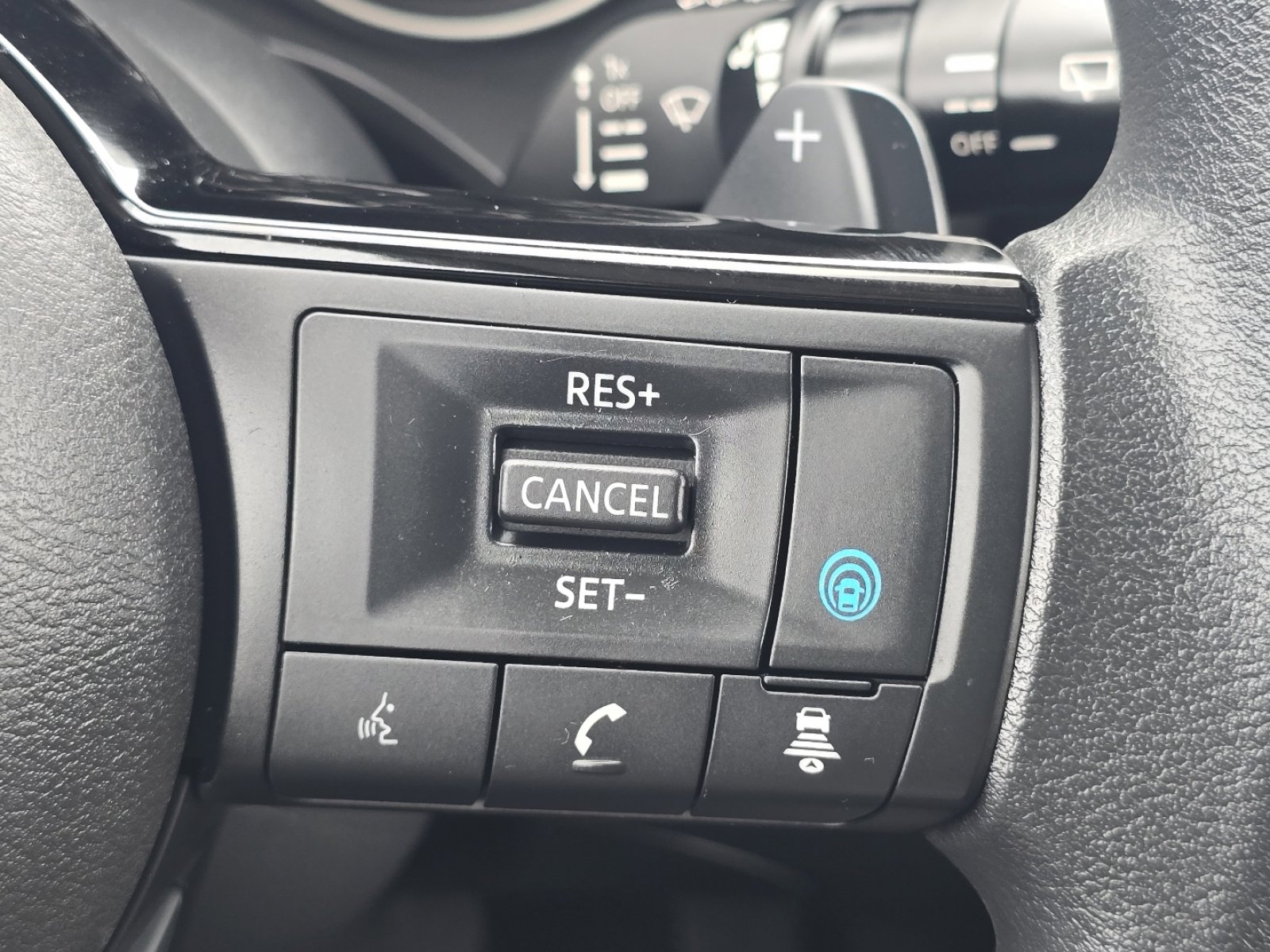 Used 2023 Nissan Rogue SV image 30