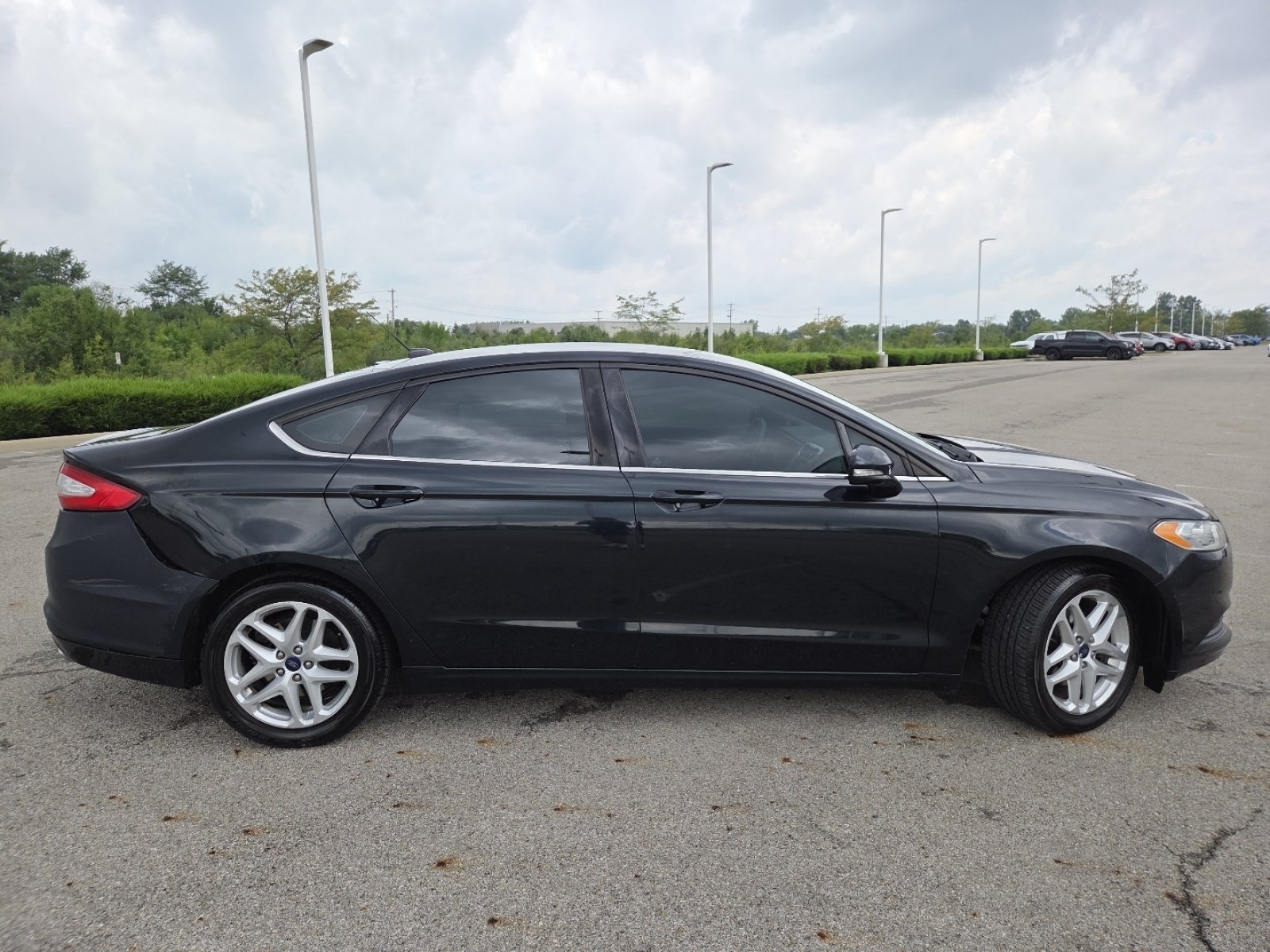 Used 2014 Ford Fusion SE FWD image 16
