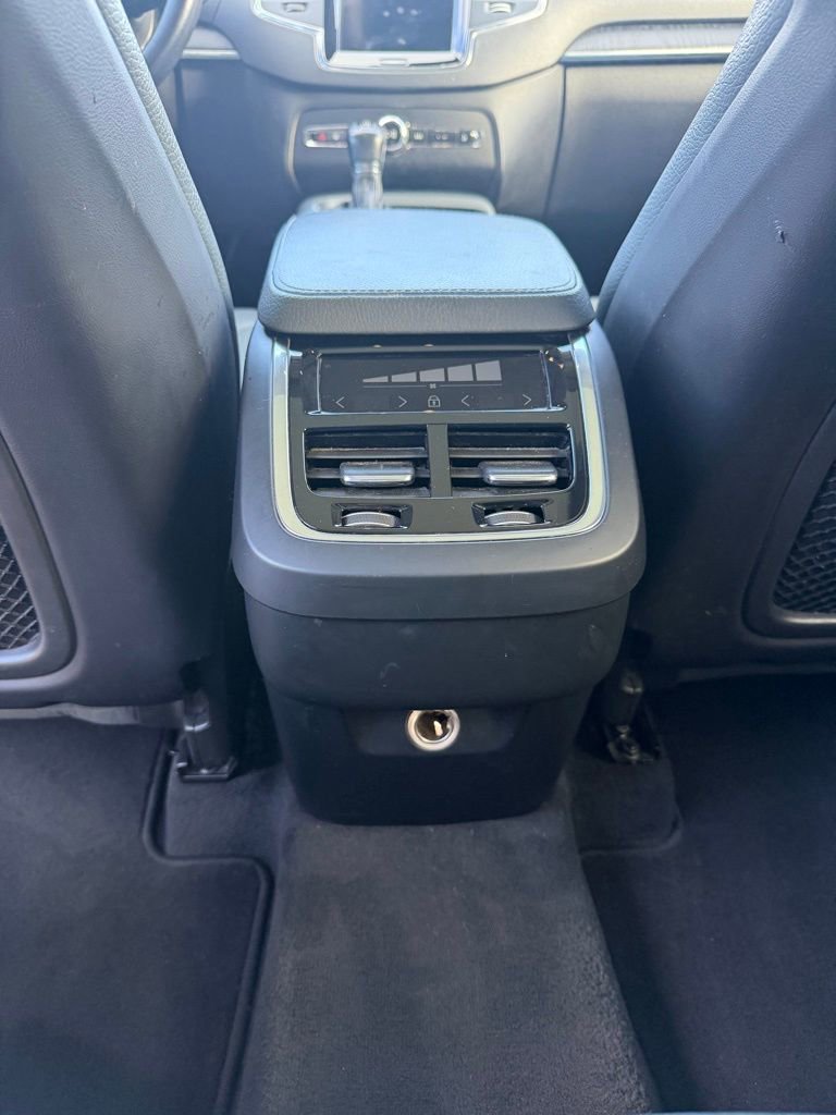Used 2020 Volvo XC90 T6 Momentum image 12