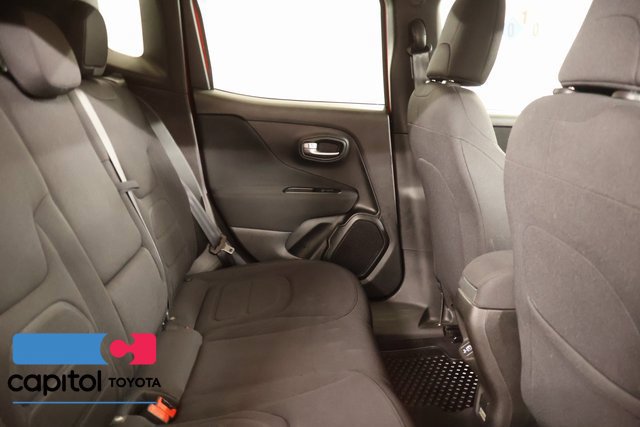 Used 2020 Jeep Renegade Latitude w/ Cold Weather Group FWD image 27