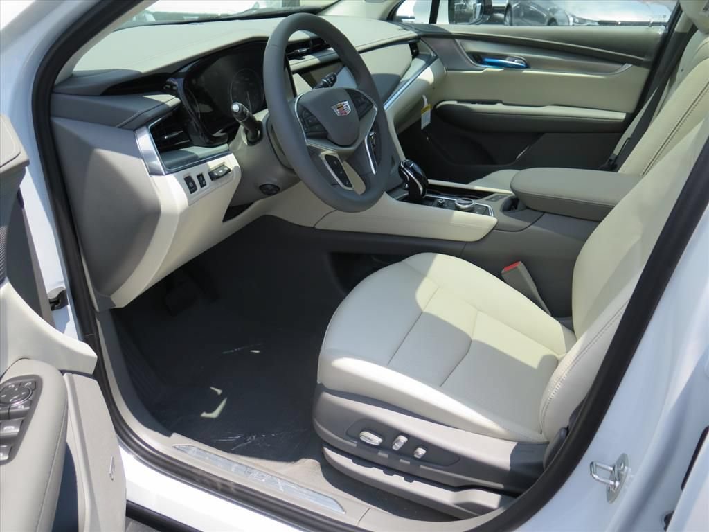 New 2026 Cadillac XT5 Premium Luxury w/ Driver Assist Package AWD/4WD image 9