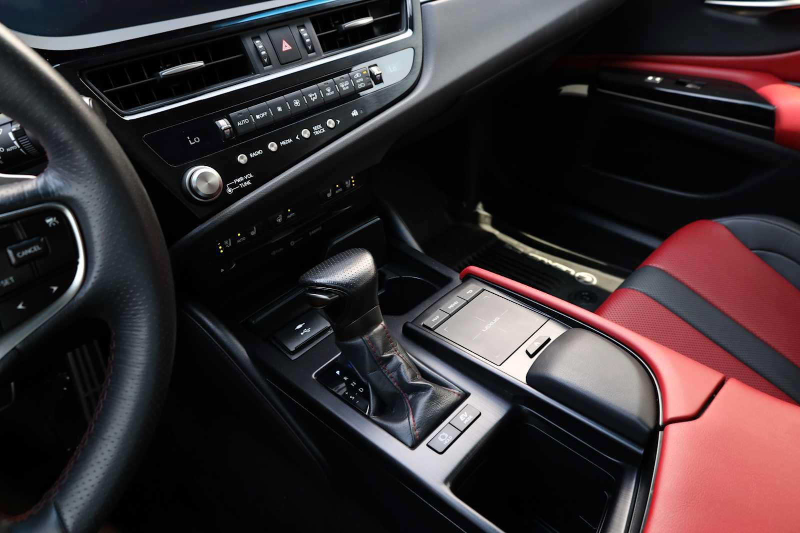 Used 2022 Lexus ES 300h F Sport w/ Accessory Package 2 FWD image 21