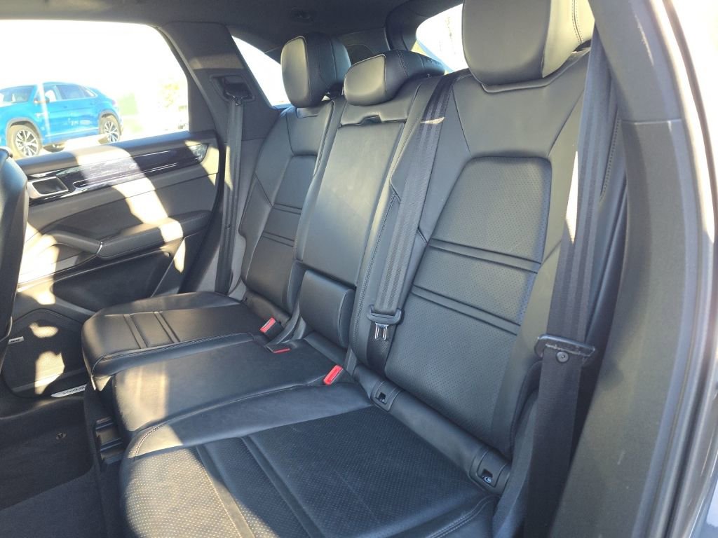 Used 2023 Porsche Cayenne Platinum Edition image 22