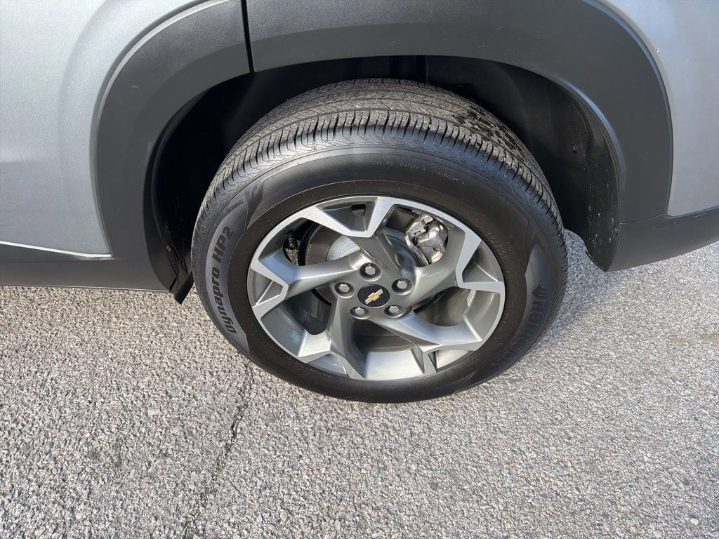 Used 2025 Chevrolet Trax LT image 11