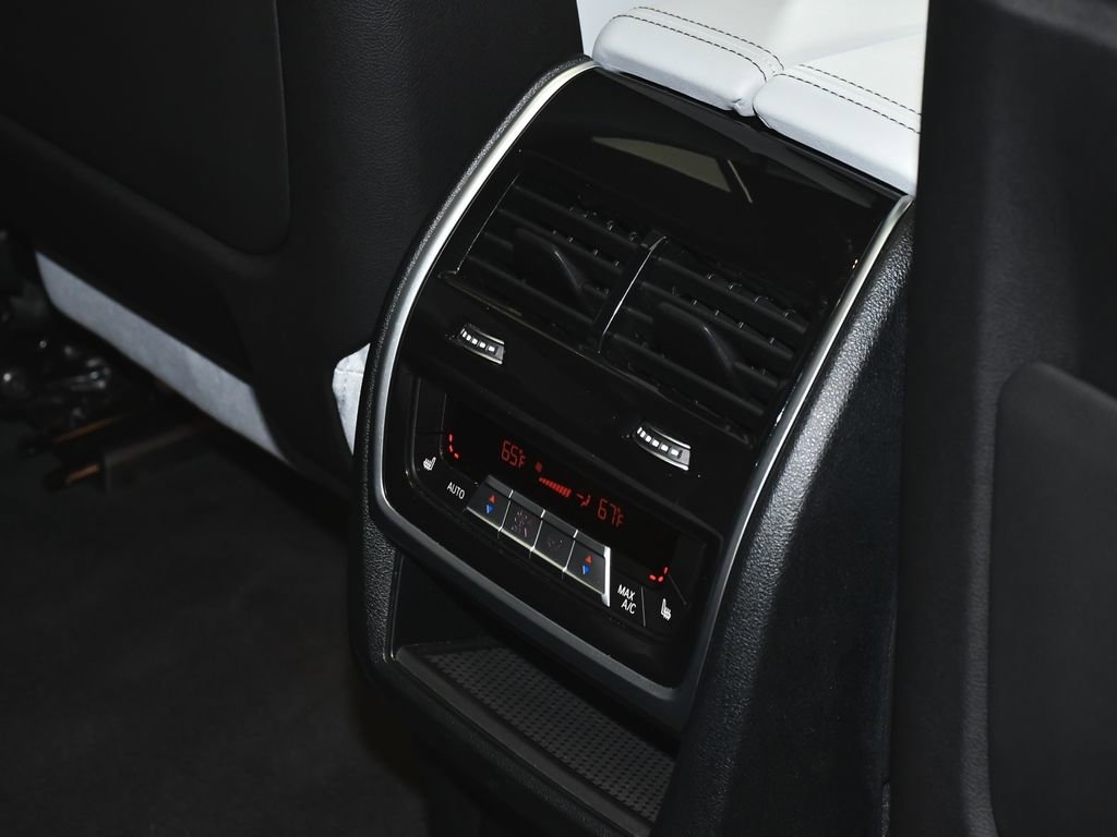 Used 2023 BMW X7 xDrive40i w/ Executive Package image 55