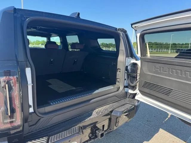New 2026 GMC Hummer EV SUV w/ LPO, Illumination Package AWD/4WD image 29