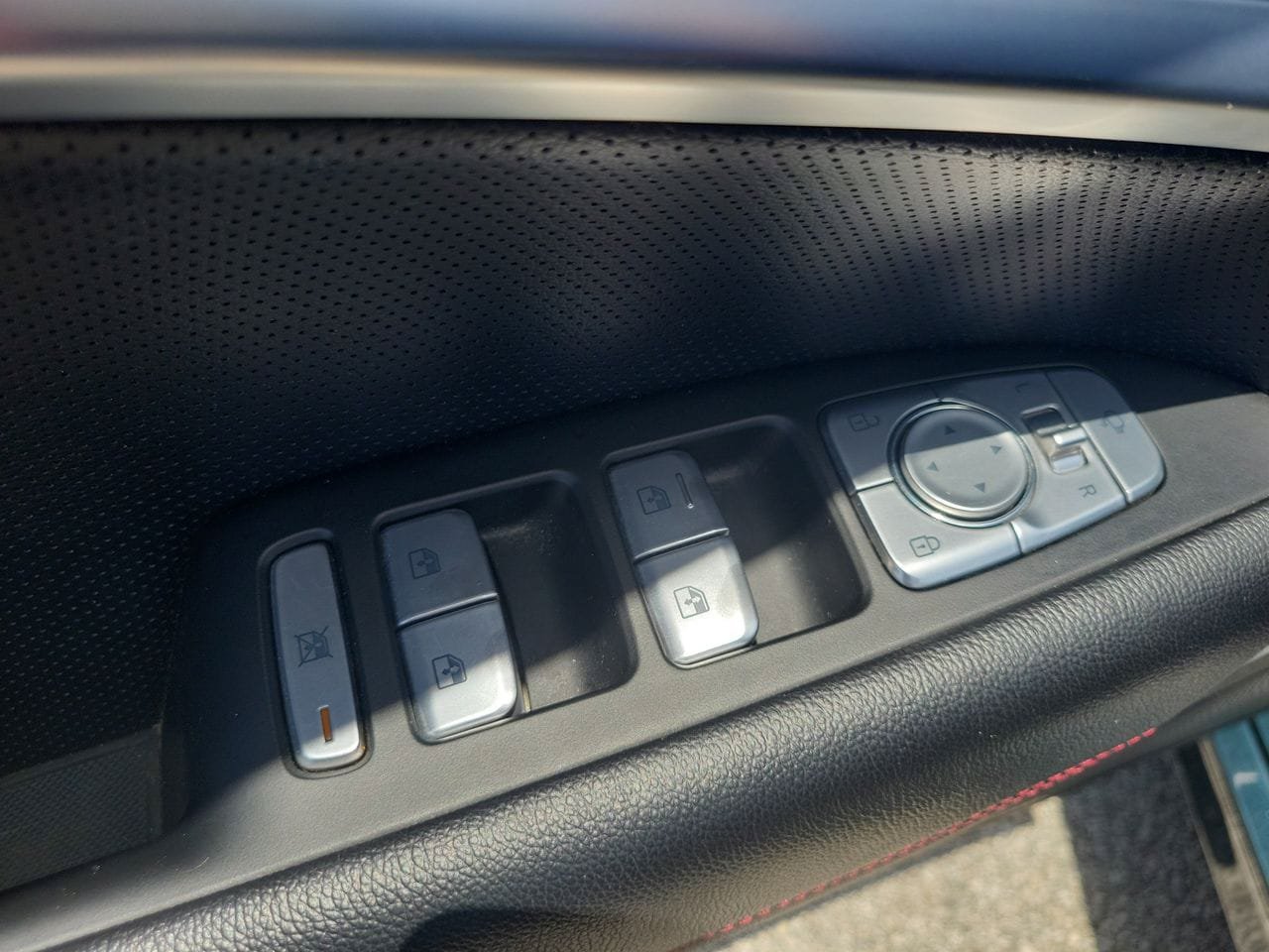 Used 2023 Genesis G70 2.0T w/ Sport Prestige Package RWD image 12