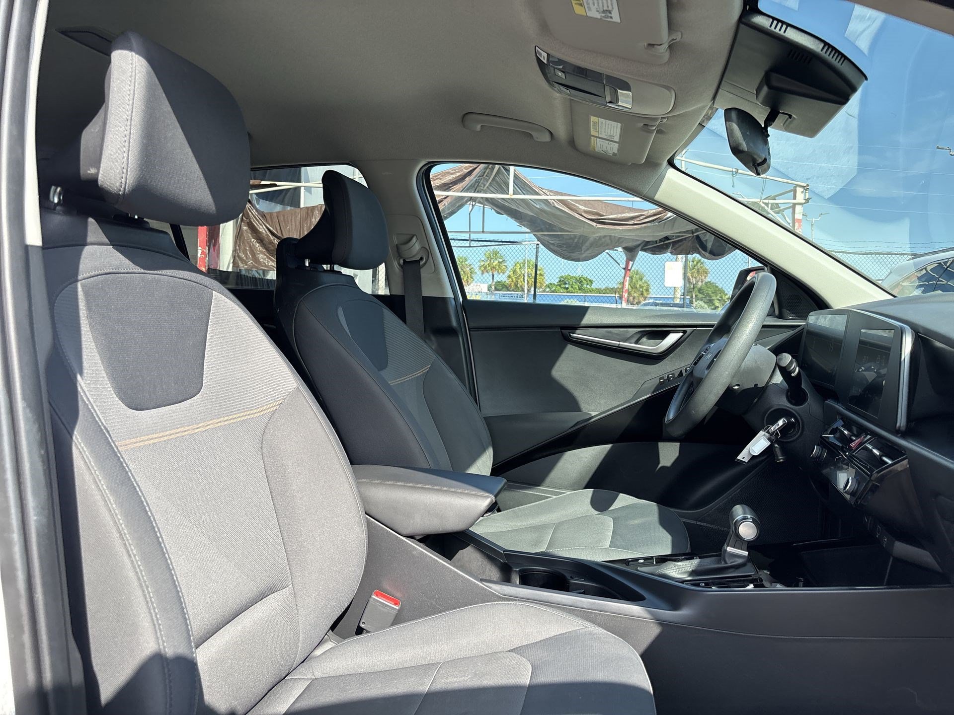Used 2024 Kia Niro LX FWD image 23