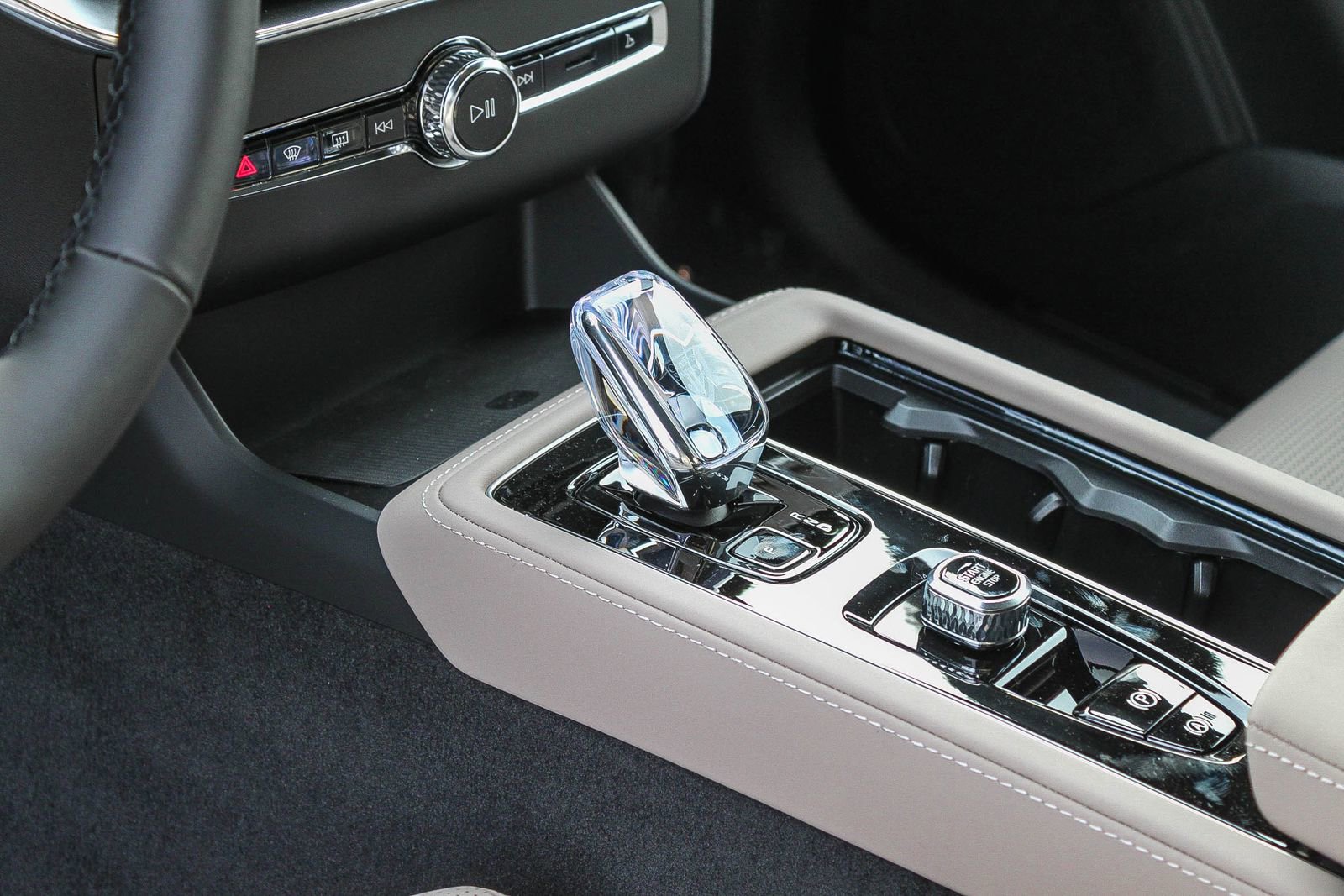 New 2026 Volvo XC90 T8 Ultra w/ Lounge Package image 23