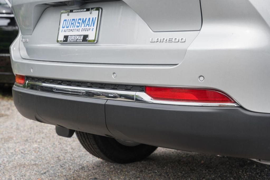 New 2025 Jeep Grand Cherokee Laredo X w/ Luxury Tech Group I image 9