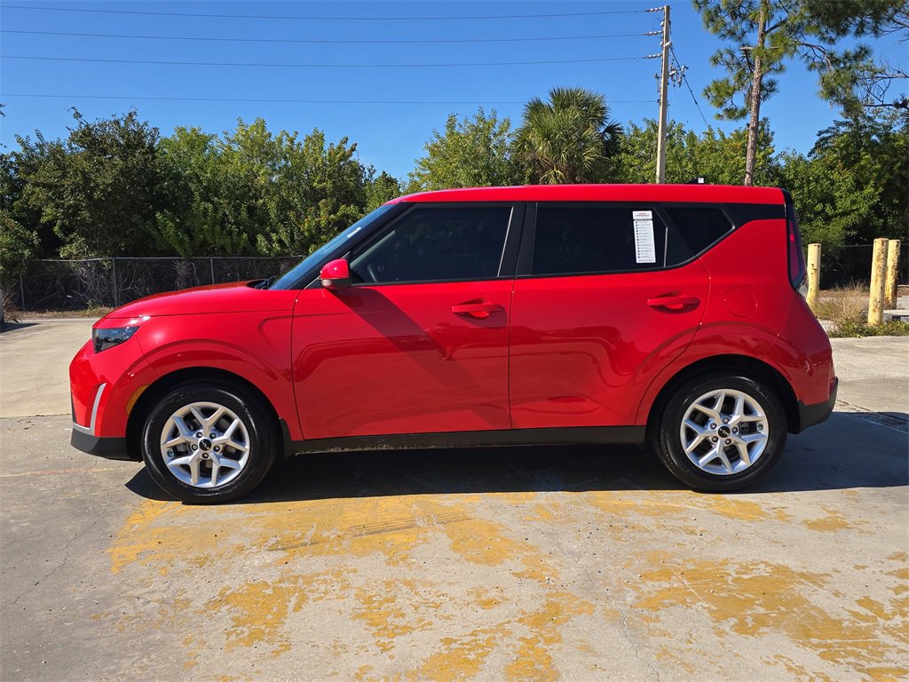 Certified 2025 Kia Soul LX w/ LX Technology Package image 5