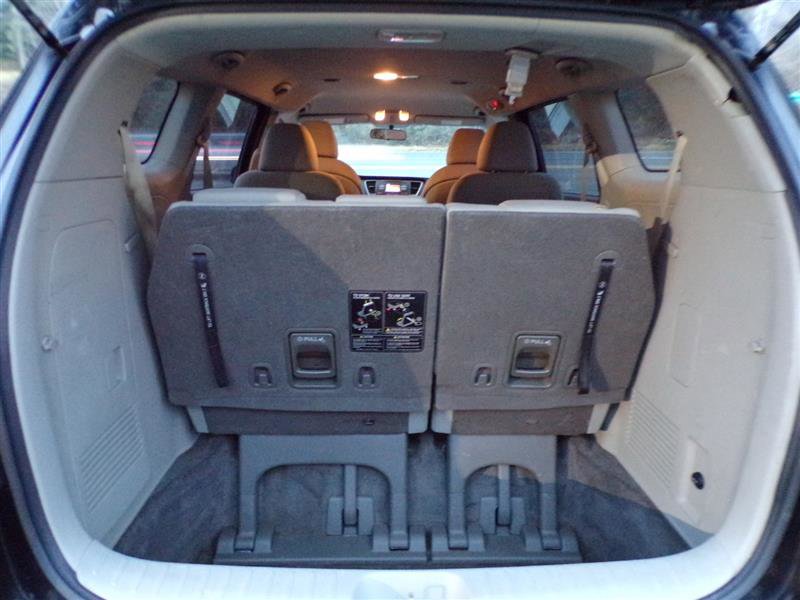 Used 2015 Kia Sedona LX image 34