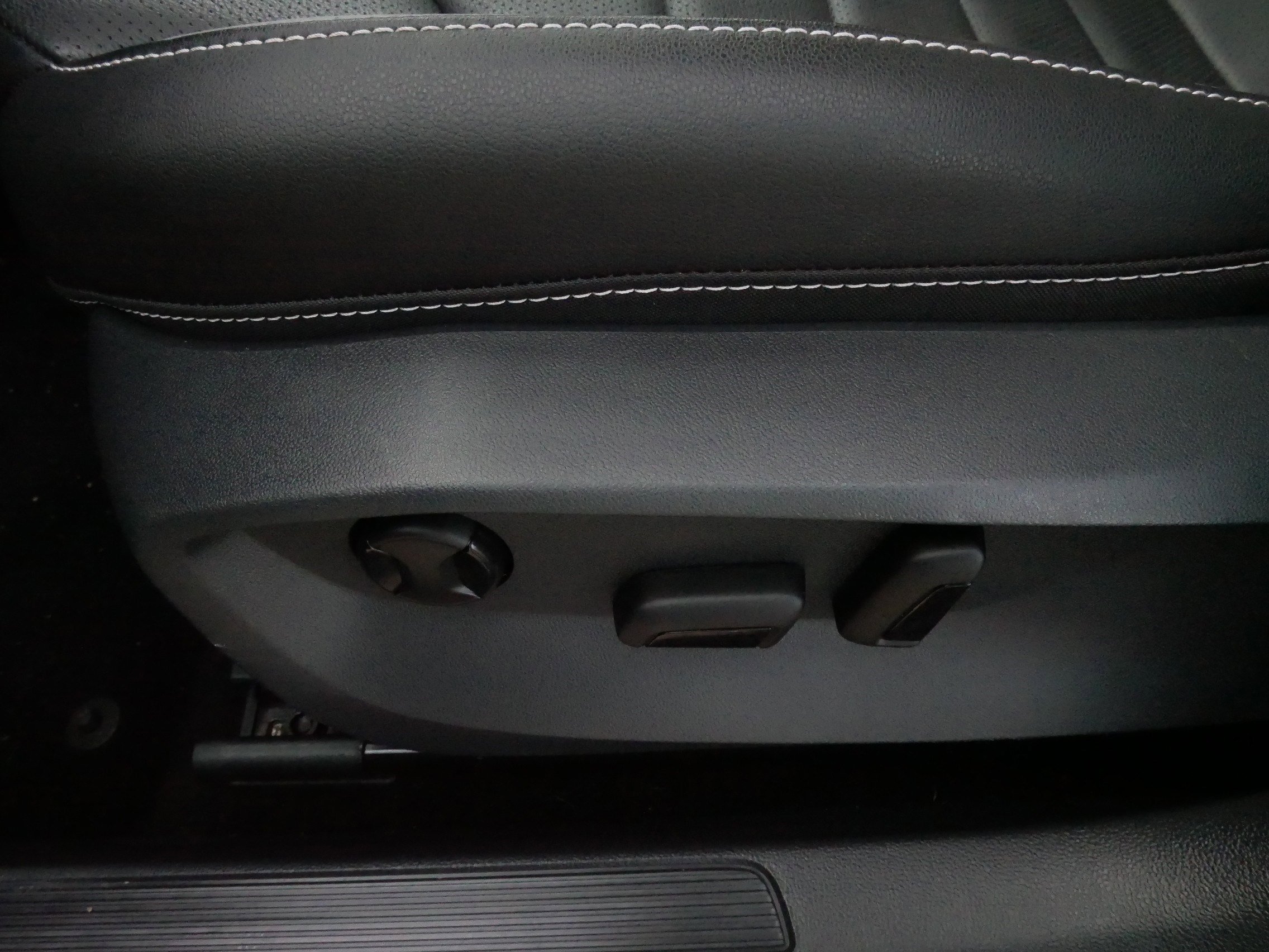 Certified 2023 Volkswagen Taos SEL image 20