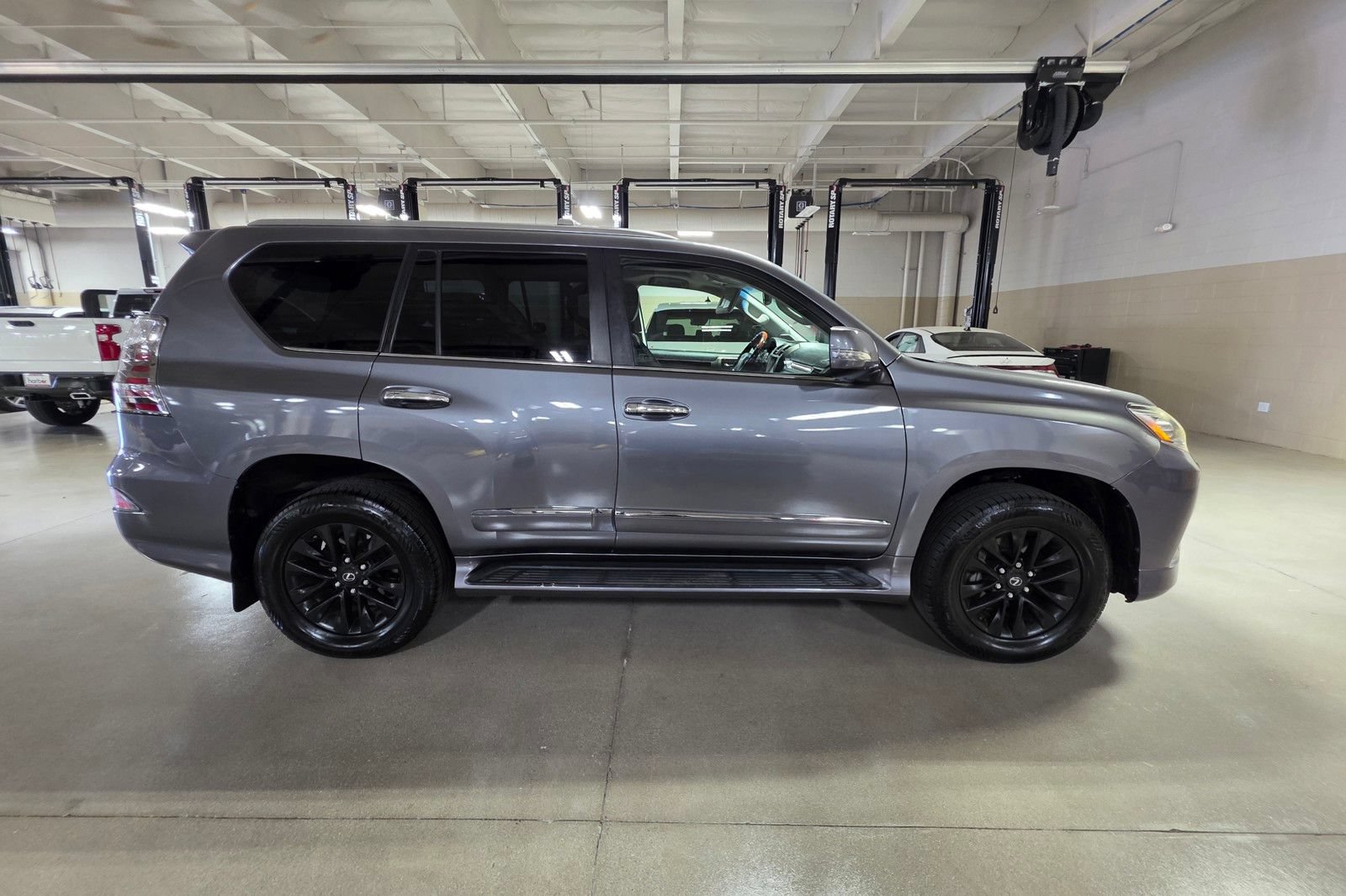 Used 2016 Lexus GX 460 w/ Premium Package AWD/4WD image 8