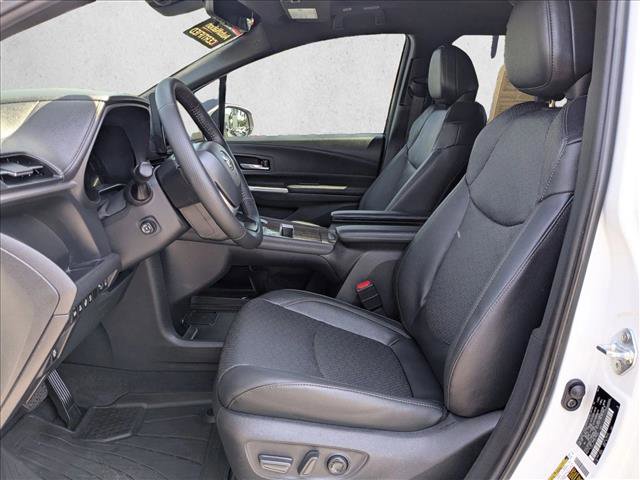 Used 2025 Toyota Sienna Platinum AWD/4WD image 17