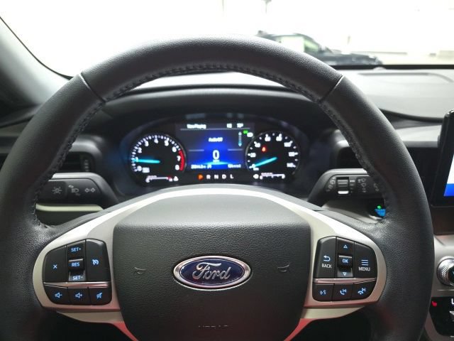 Used 2021 Ford Explorer XLT AWD/4WD image 17