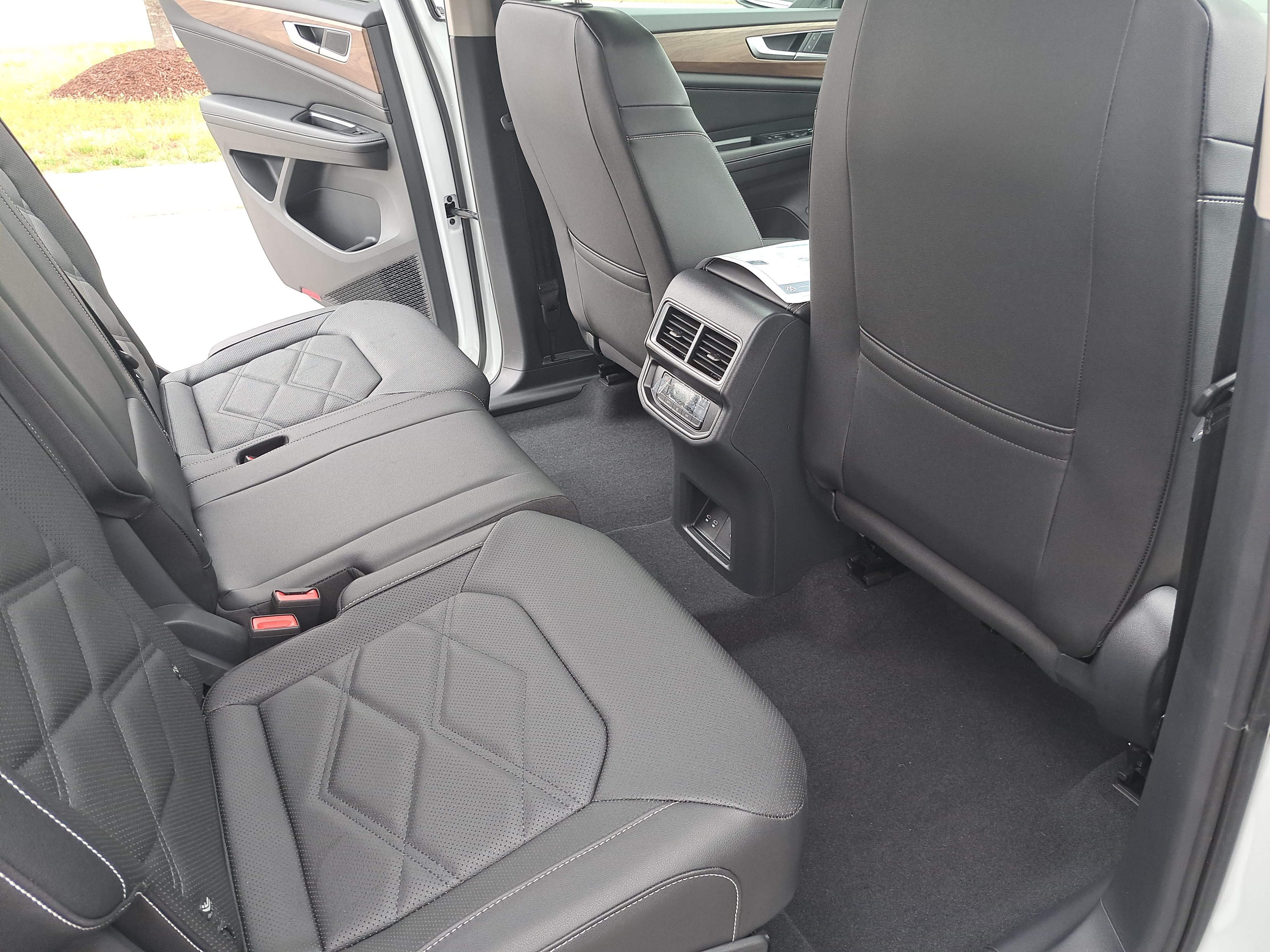 New 2026 Volkswagen Atlas SE FWD image 11