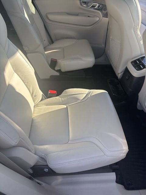 Used 2023 Volvo XC90 T8 Ultimate w/ Lounge Package image 28