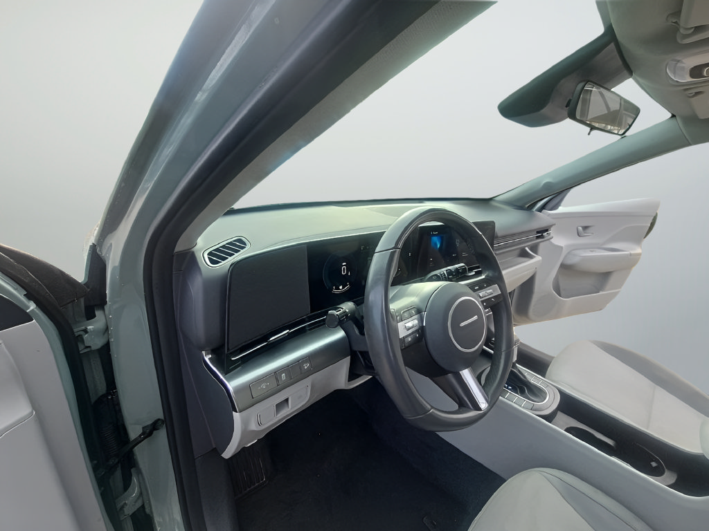 Used 2025 Hyundai Kona SEL FWD image 13