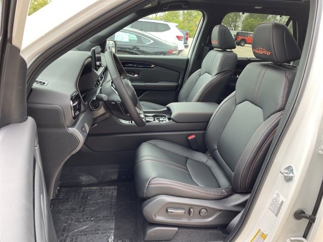 New 2025 Honda Pilot TrailSport image 7
