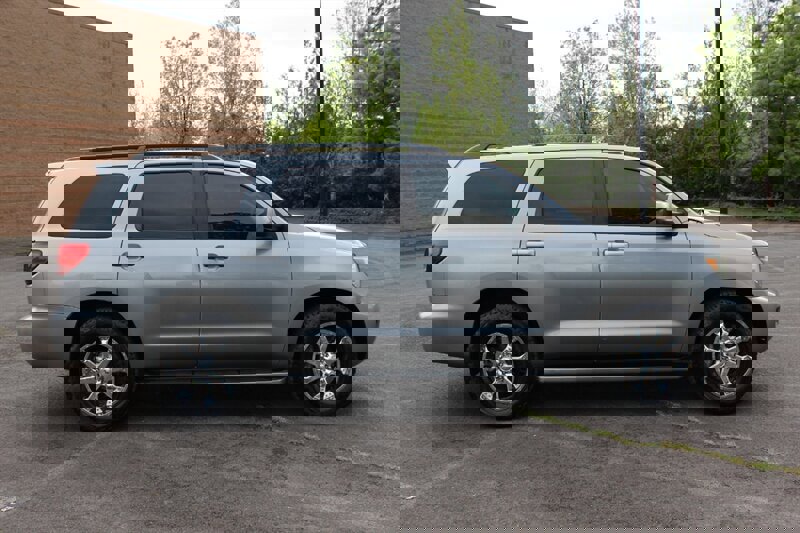 Used 2008 Toyota Sequoia SR5 AWD/4WD image 5