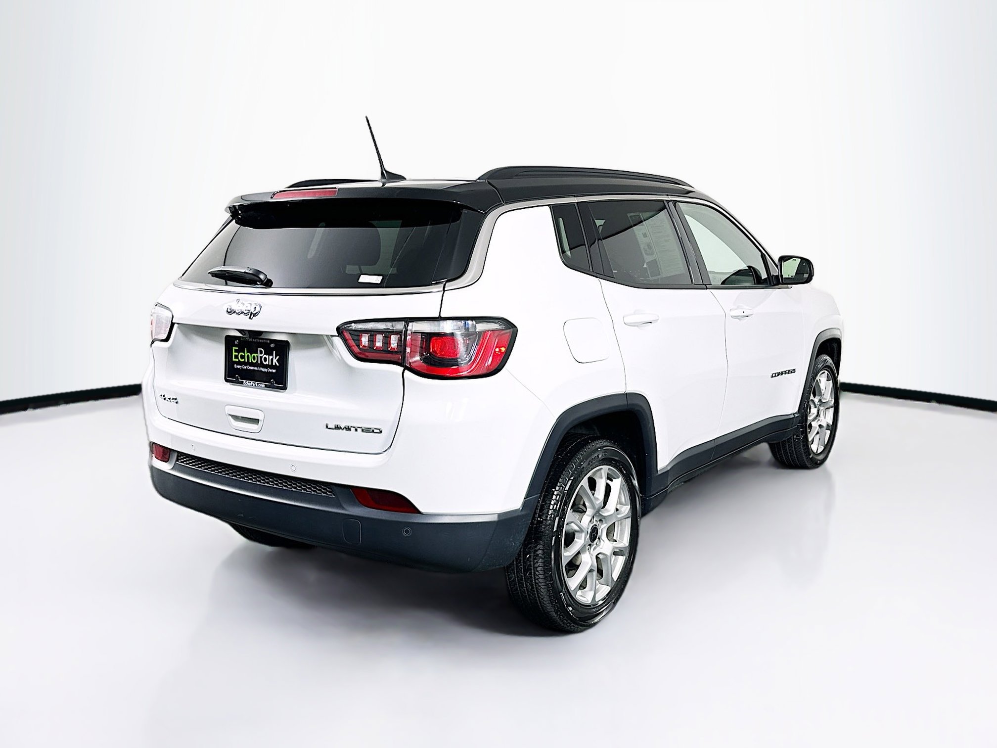 Used 2025 Jeep Compass Limited image 9