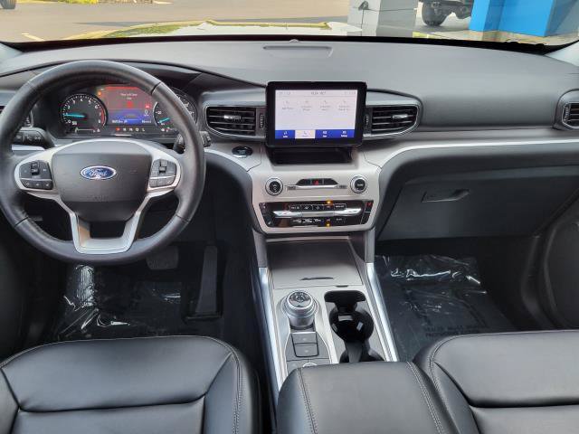 Used 2024 Ford Explorer XLT w/ Equipment Group 202A AWD/4WD image 14