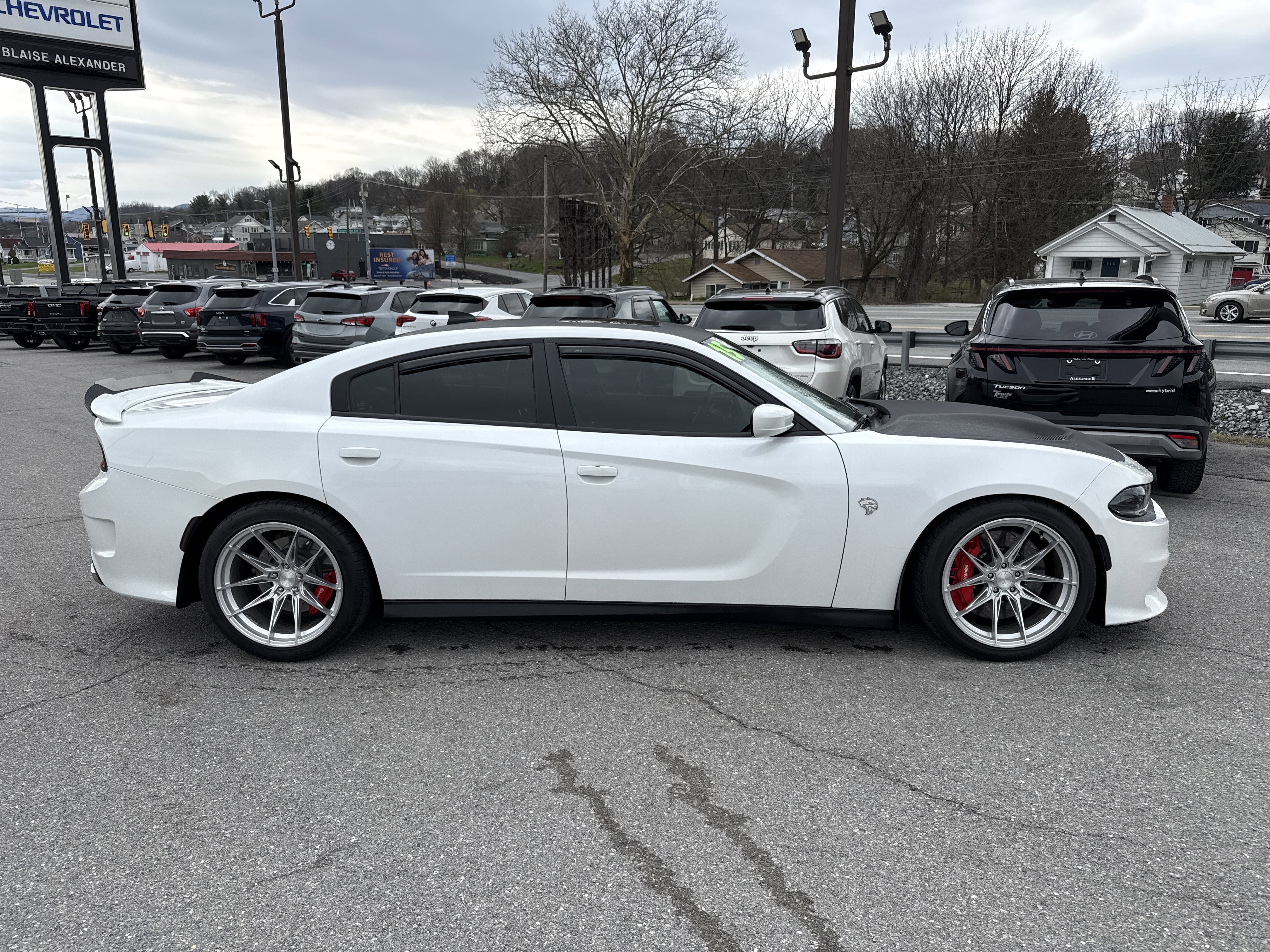 Used 2015 Dodge Charger SRT Hellcat w/ Harman/Kardon Audio Group image 2