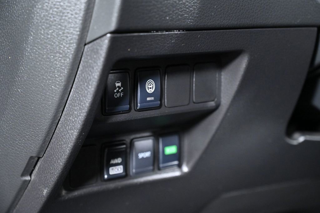 Used 2020 Nissan Rogue Sport S image 19