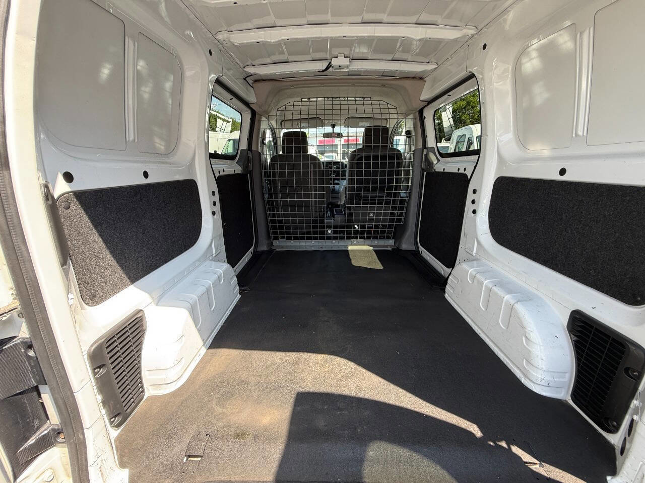 Used 2016 Chevrolet City Express LT image 10