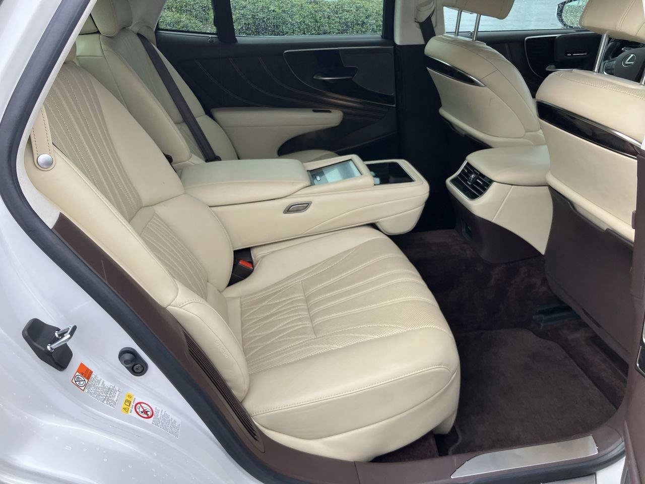 Used 2018 Lexus LS 500h w/ Luxury Package RWD image 32
