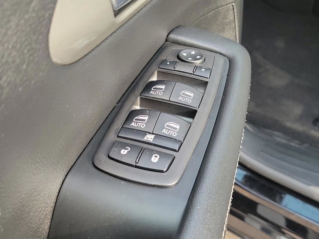 Used 2025 Chrysler Pacifica Select image 14