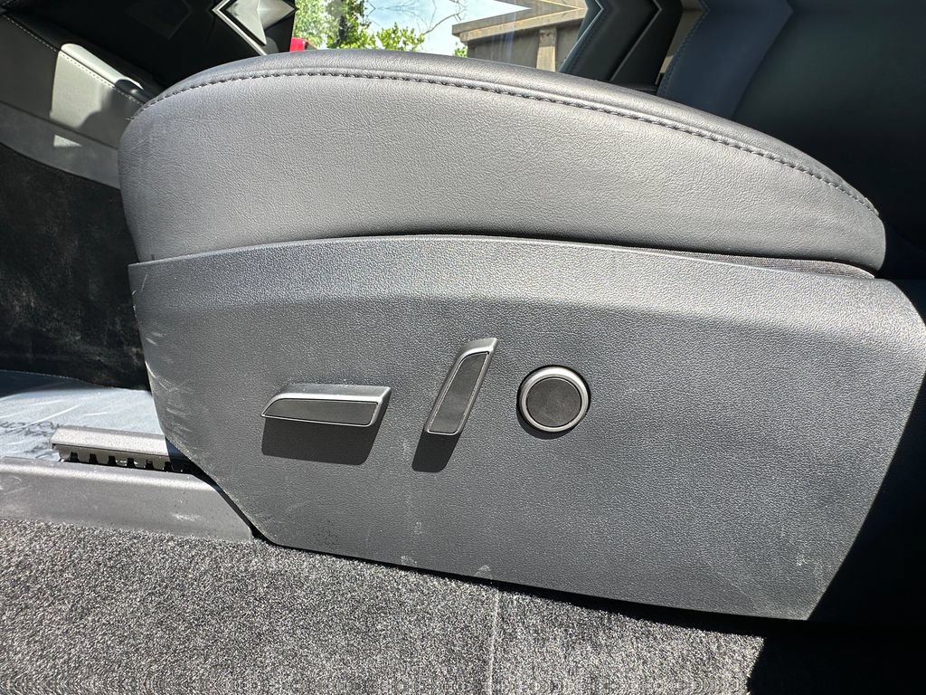 Used 2023 Tesla Model Y Long Range AWD/4WD image 18