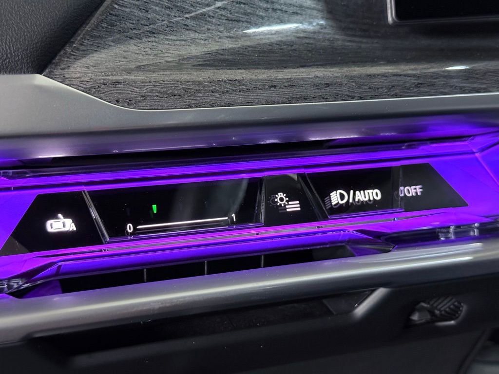 Used 2023 BMW 760i xDrive w/ Executive Package image 21